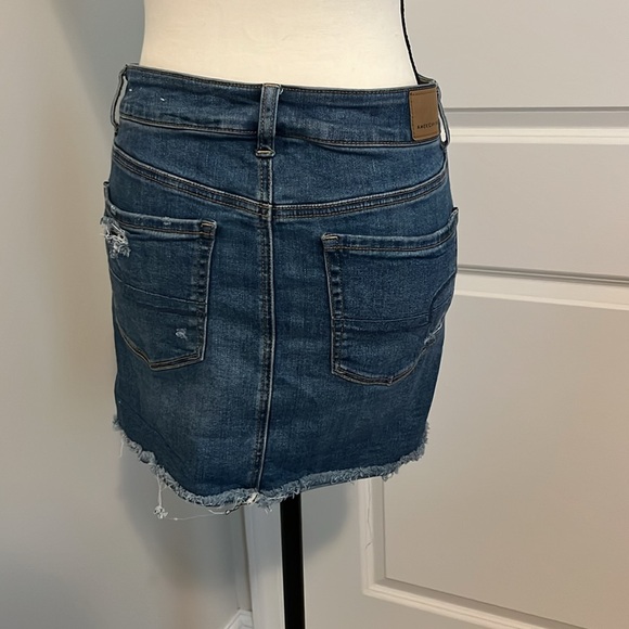 American Eagle Distressed Denim Mini Skirt 💙 - Picture 9 of 9